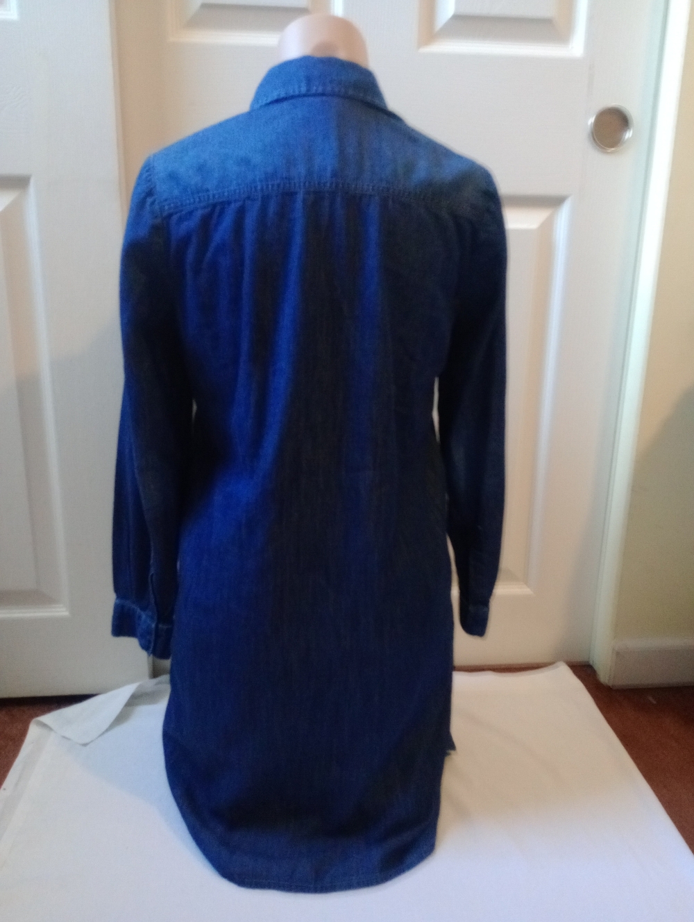 White House Black Market Denim Shirt Dress Size 4 Lightweight Chambray Henley - Picture 5 of 9